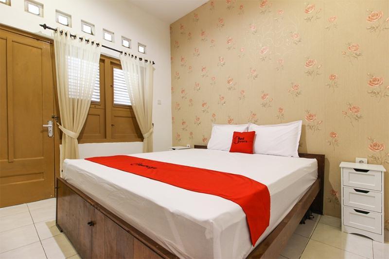 Reddoorz Near Rs Sarjito Yogyakarta Hotel Exterior photo