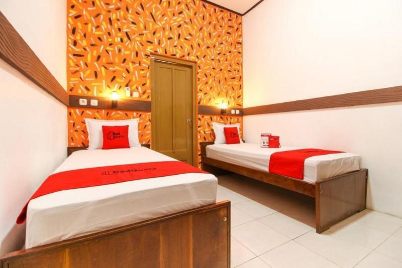 Reddoorz Near Rs Sarjito Yogyakarta Hotel Exterior photo